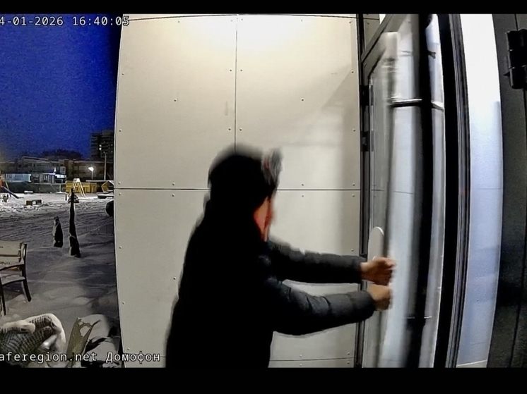 В Ярославле группа подростков терроризирует новостройку.