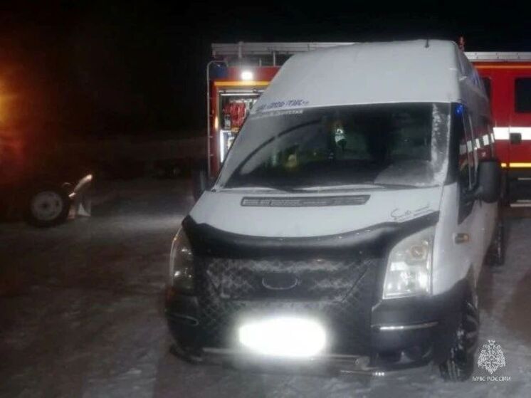 Автобус с 13 пассажирами застрял на алтайской трассе