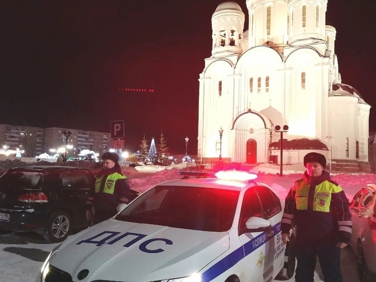 Почти 400 экипажей ДПС дежурили во время свердловских праздничных богослужений