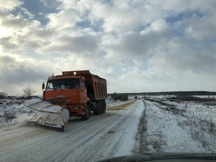 На дороги Саратовской области ночью вышло 182 единицы техники