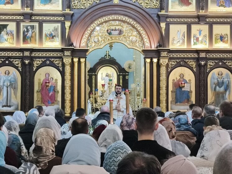 В храмах Петербурга прошло рождественское богослужение