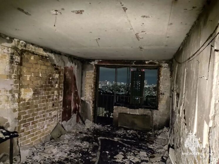 При пожаре в уфимской многоэтажке спасли 50 человек