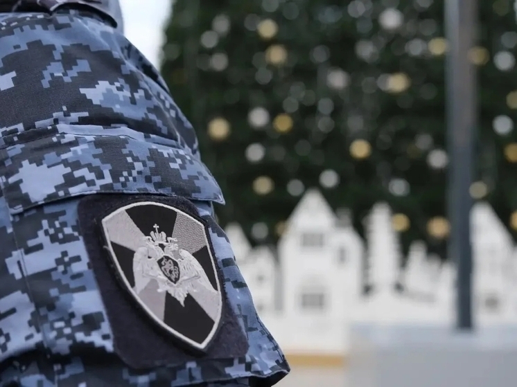 Росгвардейцы помогли вернуться домой потерявшейся 80-летней астраханке