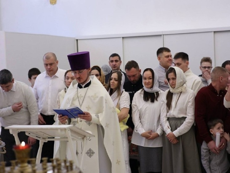 В Екатеринбурге прошло массовое крещение новорожденных Екатерин