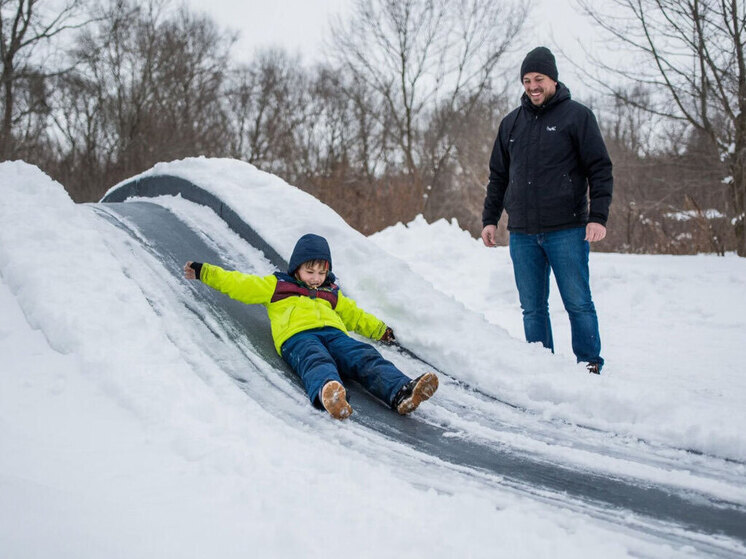 Новосибирские отцы добились смягчения правил для снежных горок