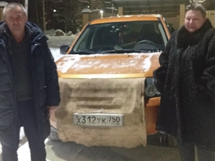 Пара из Москвы спасла застрявшего на трассе в Карелии водителя