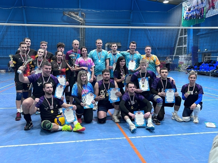 В Ливнах прошёл рождественский турнир по волейболу