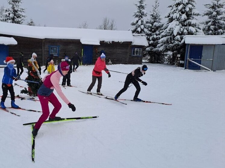 Окуловские спортсмены провели Рождественскую гонку