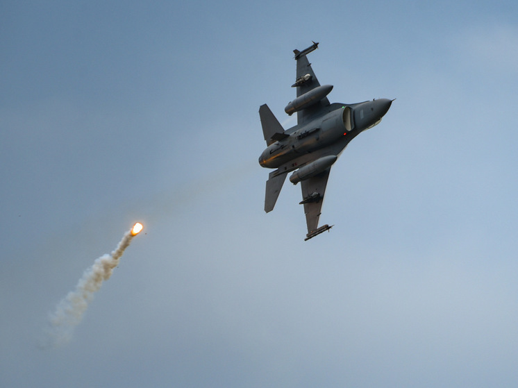 Самолет F-16V пропал ночью на Тайване