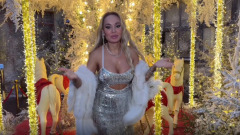 Анна Калашникова поздравляет с Рождеством читателей МК