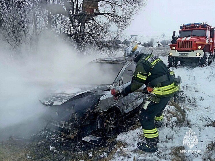 Легковушка и погрузчик уничтожены пожарами в Тульской области