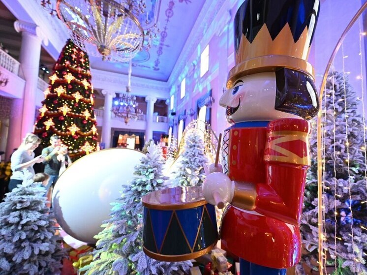 В Челябинской области стартовала серия губернаторских Рождественских ёлок. Открыли праздничную кампанию губернатор Алексей Текслер и митрополит Челябинский и Миасский Алексий.