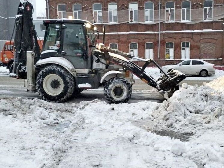 На уборку улиц в Уфе вышли 333 человека и 236 спецмашины