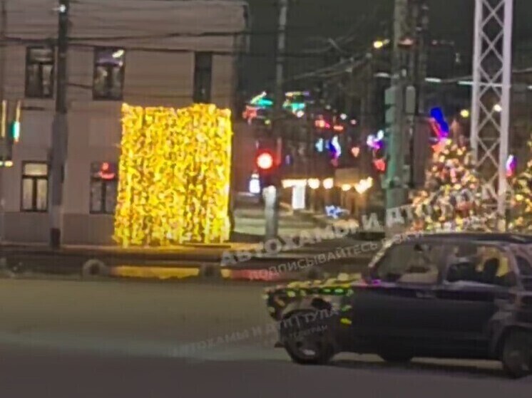 Новогоднего дрифтера около елки в Туле сравнили с Матиасом Рустом