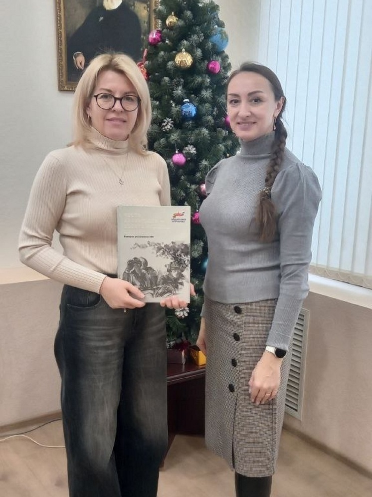 Орловскому вузу подарили сборник историй участников СВО