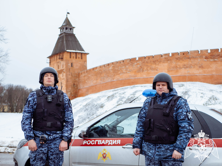Десятки росгвардейцев следят за порядком в новгородских храмах в Рождество