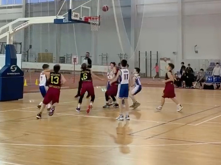 В Мурманске прошло торжественное открытие баскетбольного турнира памяти известного тренера