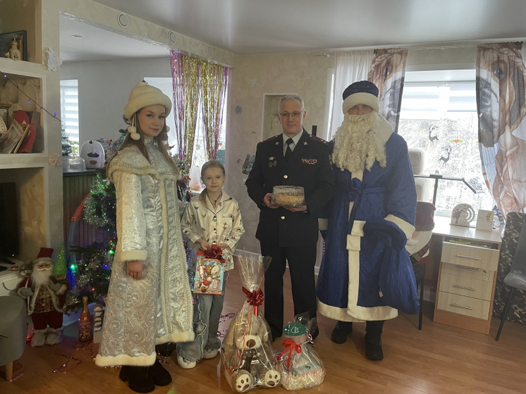 Костромские полицейские исполнили новогоднюю мечту юных костромичей