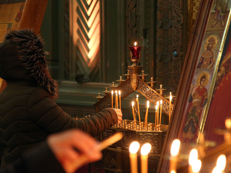 Многие на Рождество Христово или в другие праздники стараются прийти в церковь