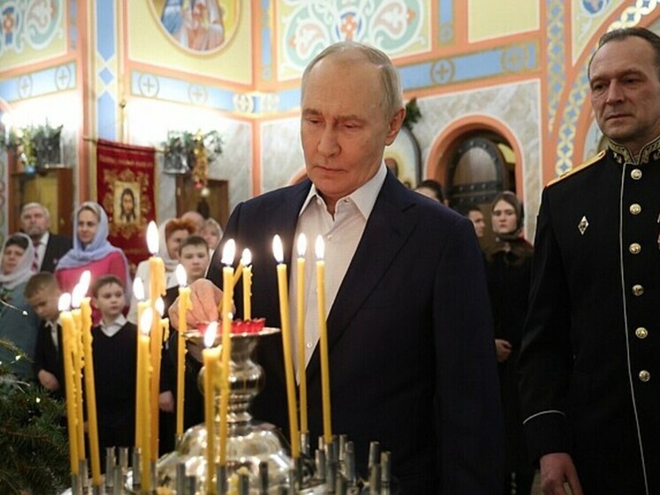 Президент России посетил рождественское богослужение в подмосковном храме