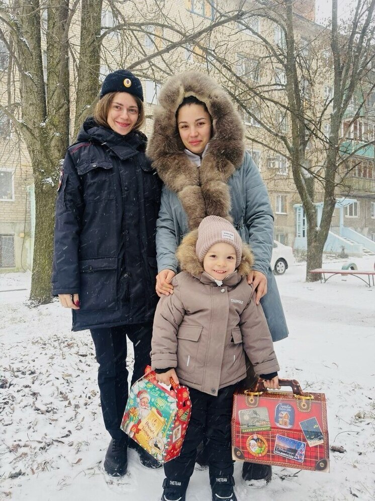 В ДНР полицейские навестили детей погибших коллег