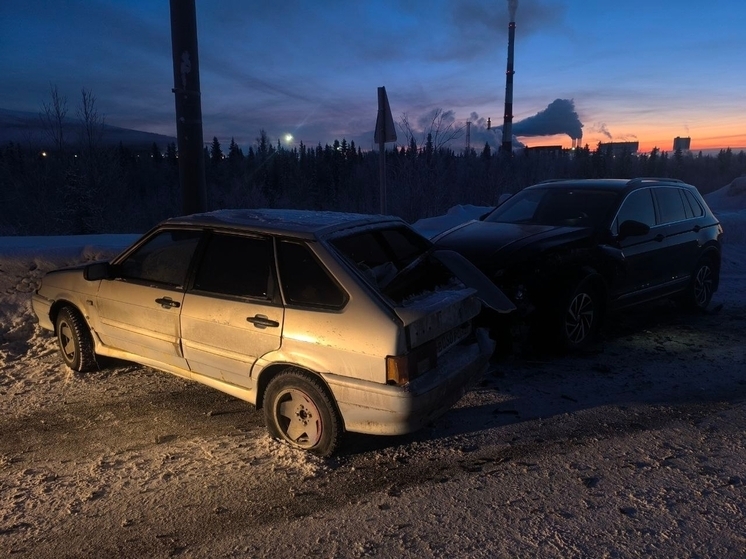 На дороге Кировск — Коашва столкнулись две иномарки