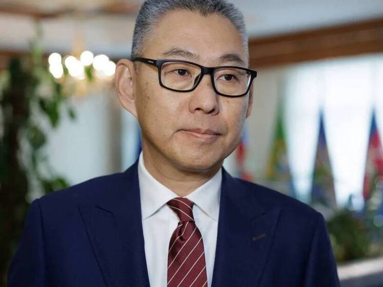 Глава Тазовского района передал юной жительнице Нового Уренгоя спортивный подарок