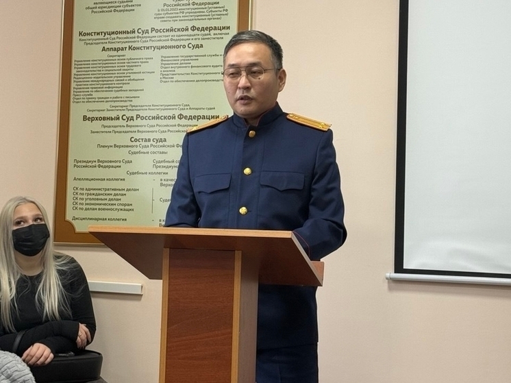 В Улан-Удэ сотрудники СК учат студентов и снимают с ними криминальные передачи