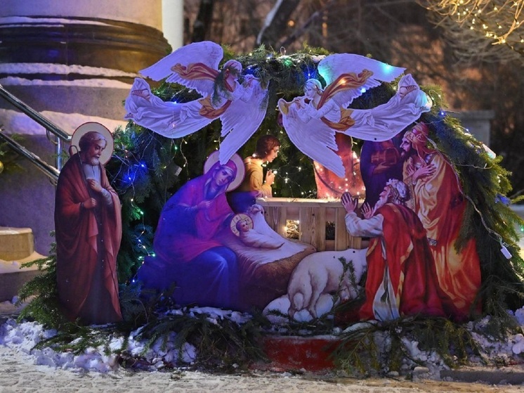 Дети из многодетных и малоимущих свердловских семей получили подарки на Рождество