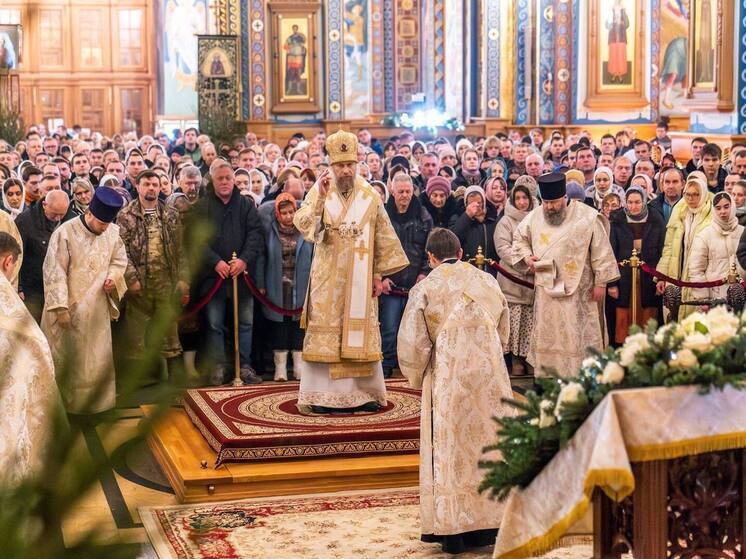 Тысячи воронежцев этой рождественской ночью пришли в храмы на всей территории области