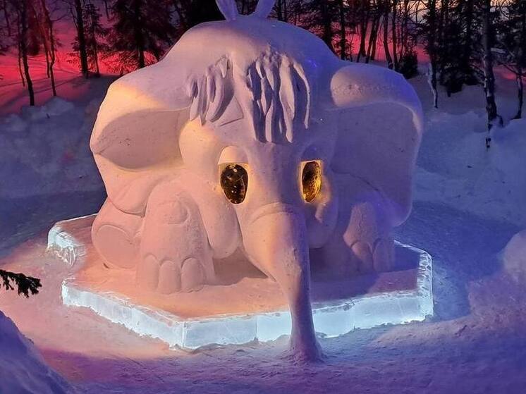 В парке «Таинственный лес» в Кировске поселились фигуры из дерева и снега