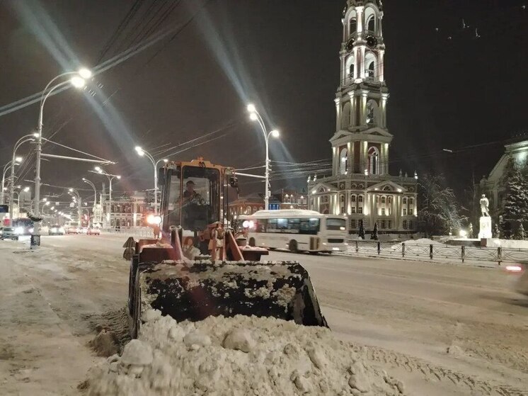 95 КамАЗов снега за ночь: как Тамбов возвращает дорогам чистоту после снегопада