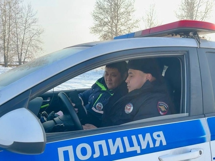 В Туве 41-летняя женщина за рулем авто съехала с дороги и допустила опрокидывание