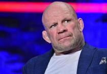 Джефф Монсон назвал главным спортивным событием 2025 года победу Петра Яна над Мерабом Двалишвили, благодаря которой россиянин вернул себе титул чемпиона в легчайшем весе после травм и поражений. Также Монсон призвал бойкотировать ЧМ-2026 по футболу в США, Мексике и Канаде, критикуя доминирование США в международных спортивных организациях и отстаивая принцип недопустимости политизации спорта.