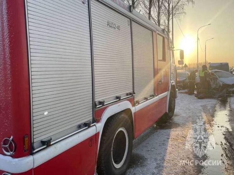 На автодороге Р-23 «Псков» в Гатчинском округе перекрыли полосу из-за ДТП