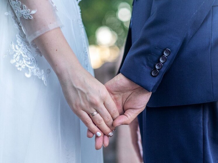 Выбор «красивой» даты для регистрации брака в 2026 году не должен становиться причиной стресса для будущих молодожёнов, поскольку удачный брак не определяется сочетанием цифр в календаре. Об этом «МК в Питере» пообщался с партнёром ивент-агентства AllAltai Agency Михайлиной Ольгой.