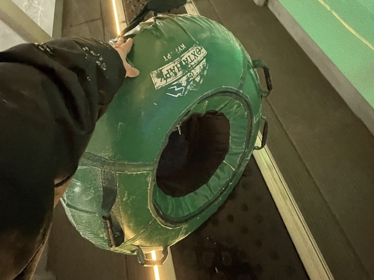 Петербуржцам рекомендовали проверять трассу перед спуском на горках