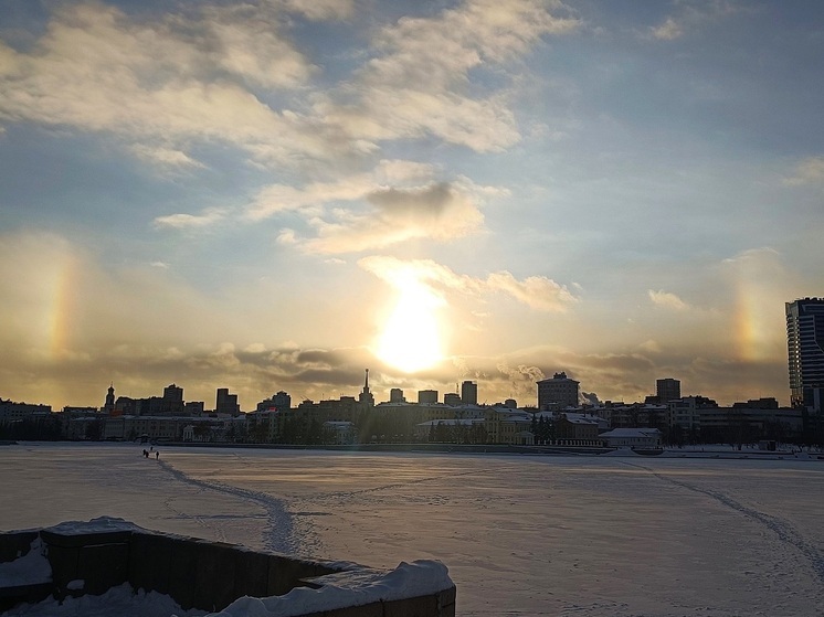 В морозное Рождество в небе над Екатеринбургом возникло гало