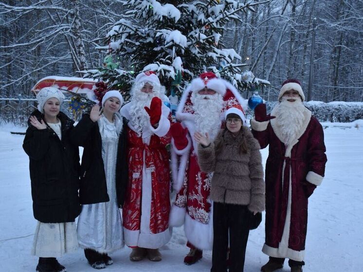 Партийцы подарил праздник подопечным Октябрьского геронтологического центра