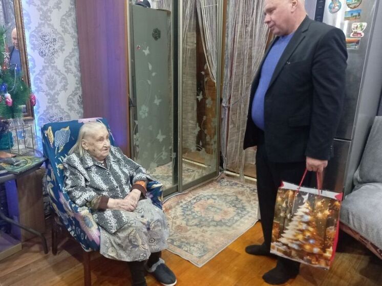В новогодние праздники партийцы традиционно навещают ветеранов