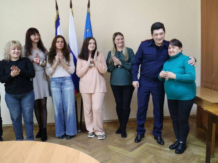 Следователи СК в Крыму вручили ключи от квартир детям-сиротам в новогодние дни