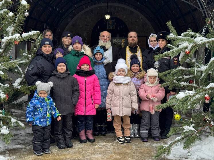 Сотрудники железногорской полиции встретили Рождество в храме