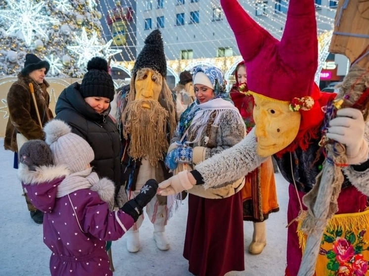 Актеры «Окрутников Мурманска» устроили веселые гуляния на площади
