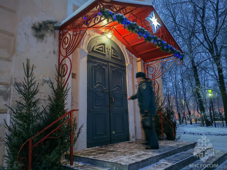 Спасатели обеспечили безопасность Рождественских богослужений в 50 храмах Новгородчины