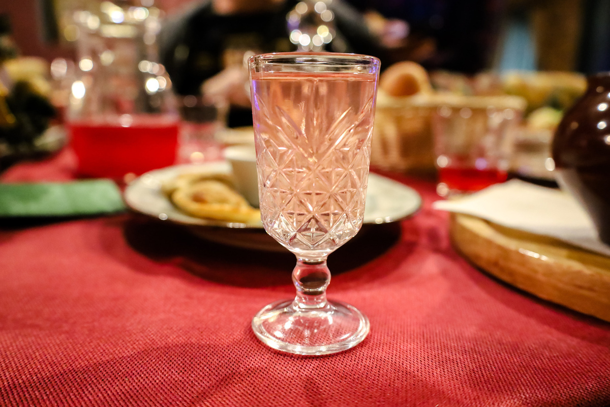 Врач раскрыл всю правду о домашних настойках: есть ли в них польза