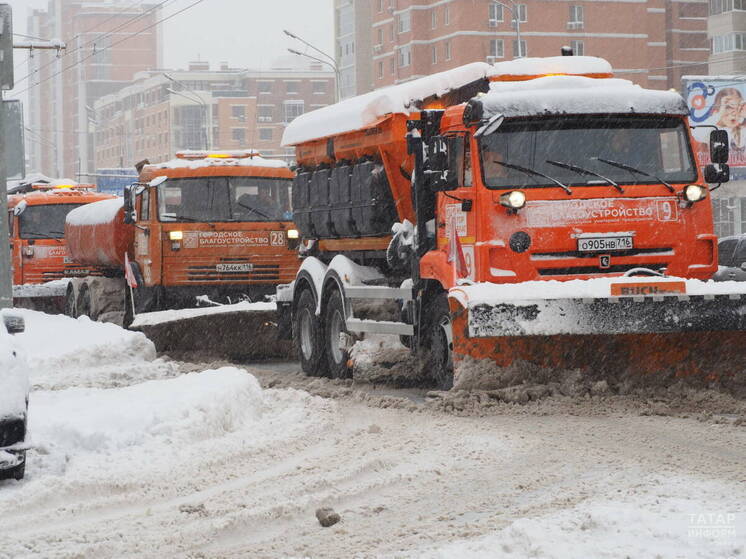 В Татарстане на региональных дорогах задействовано боле 350 снегоуборочных машин