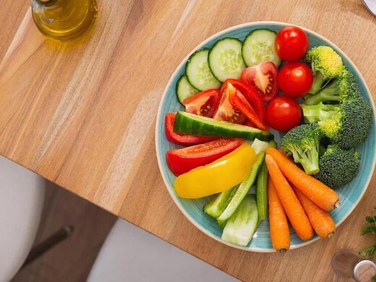 Нутрициолог рекомендовала системный подход для восстановления после праздников