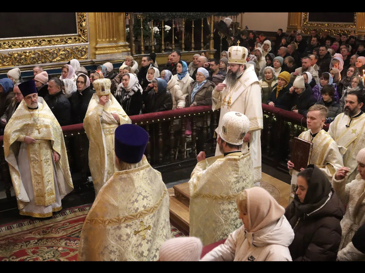 В Успенском кафедральном соборе Смоленска состоялась праздничная Рождественская литургия