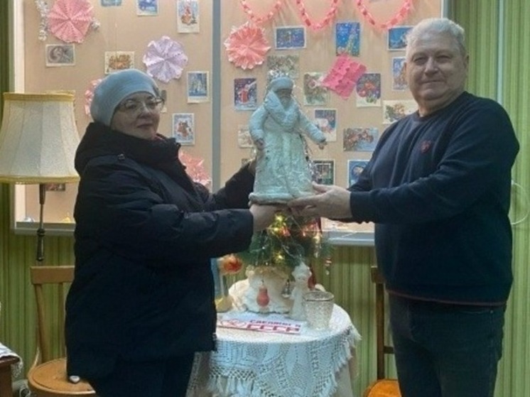 Частичка семейной истории: жительница Петровского подарила музею Деда Мороза 1979 года рождения