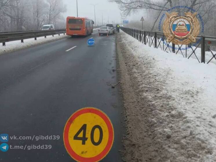 В Калининграде четыре иномарки врезались друг в друга по очереди